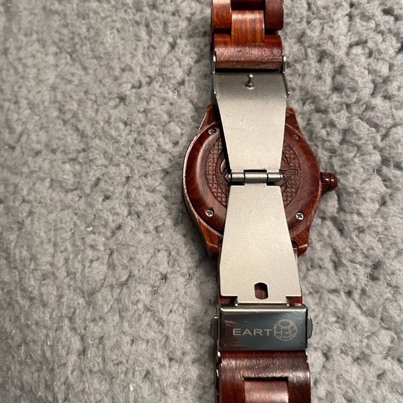 Earth Wood Watch - Picture 3 of 4